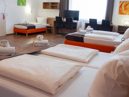 Orange Hotel und Apartments, Neu Ulm, Германия