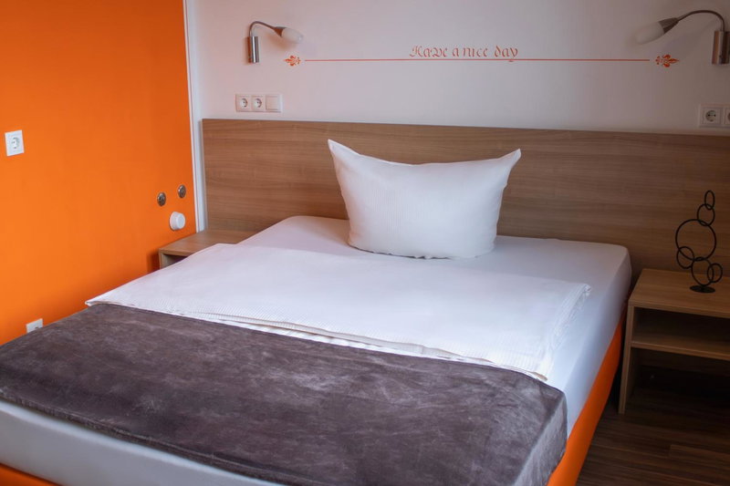 Orange Hotel und Apartments, Neu Ulm, Германия