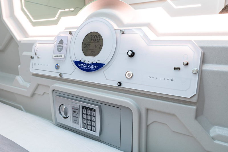 Space Night Capsule Hostel, Berlin, Alemania