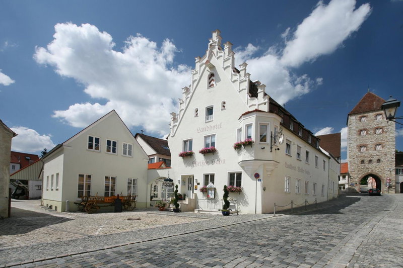 Landhotel Weißer Hahn, Noerdlingen, Germany