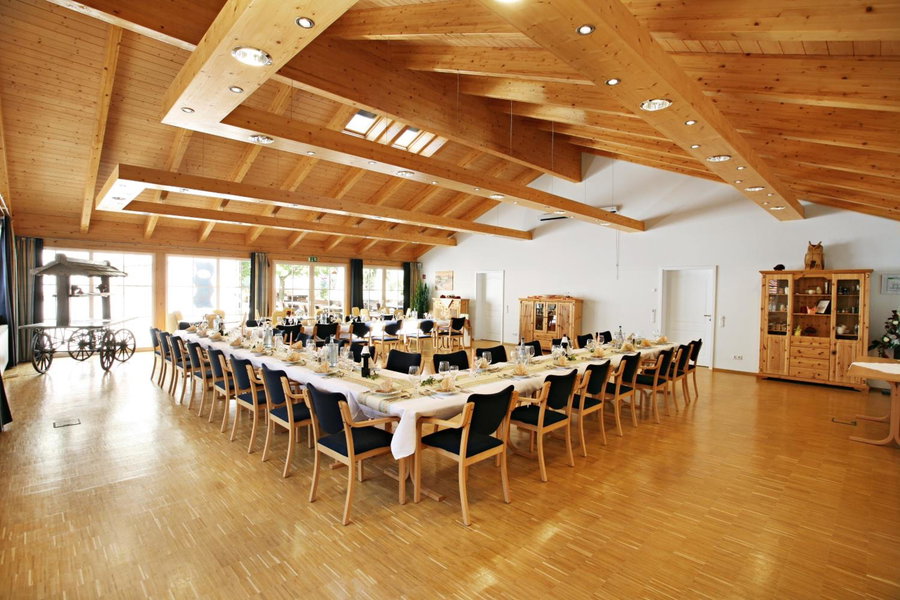 Landhotel Weißer Hahn, Noerdlingen, Germany