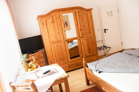 Landhotel Weißer Hahn, Noerdlingen, Germany