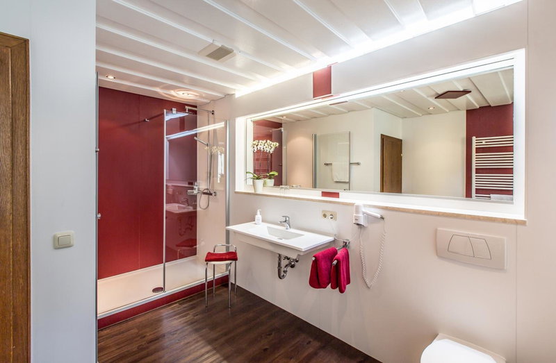 Landhotel Weißer Hahn, Noerdlingen, Germany