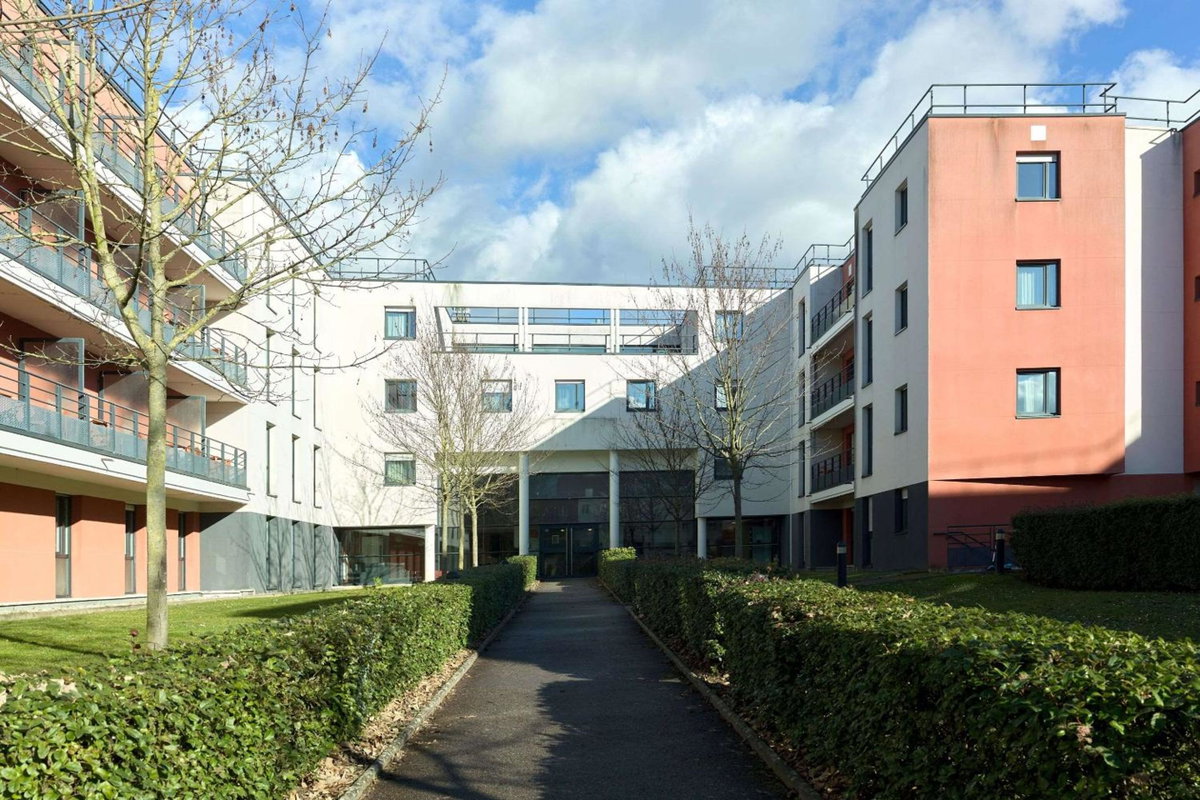 Отель · Comfort Aparthotel Versailles, St Cyr l'Ecole, Saint-Cyr-lʼÉcole