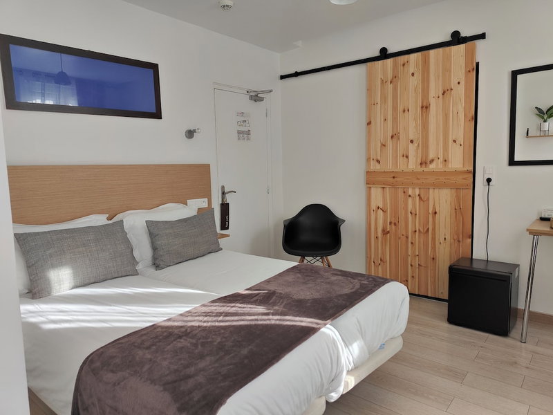 Hotel Le National Clichy Paris, Clichy, Франция