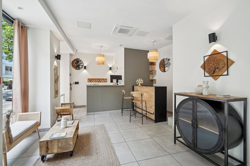 Hotel Le National Clichy Paris, Clichy, Франция