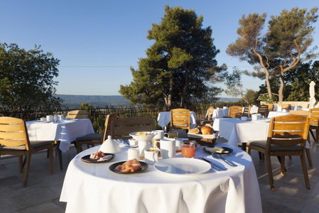 Mas des Herbes Blanches Hotel & Spa - Relais & Châteaux, L'Isle-sur-la-Sorgue, France