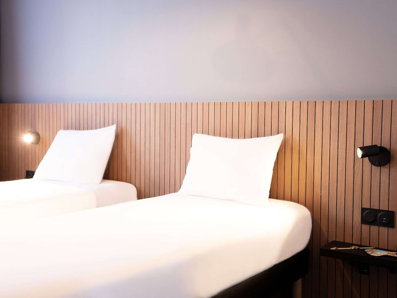 Ibis Styles Lens Centre Gare, Lens, France