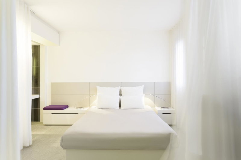 Novotel Suites Perpignan Centre - Grandes Suites & Confort Centre-Ville, Perpignan, France