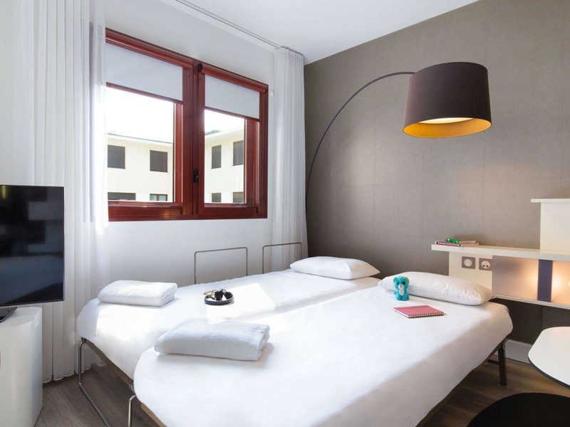 Novotel Suites Perpignan Centre - Grandes Suites & Confort Centre-Ville, Perpignan, France