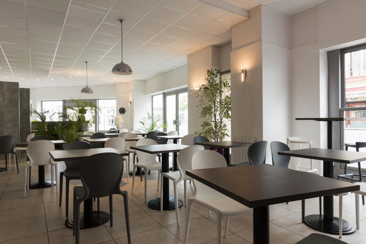 Hotel · BRIT HOTEL CONFORT NEVERS Centre Gare, Nevers