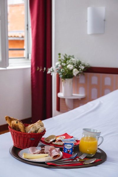 Alfred Hotels Toulouse Victor Hugo - Hôtel Rénové, Toulouse, France