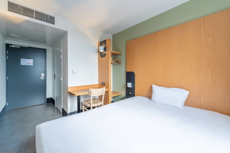 B&B HOTEL Lieusaint Carré Sénart, Combs-la-Ville, France