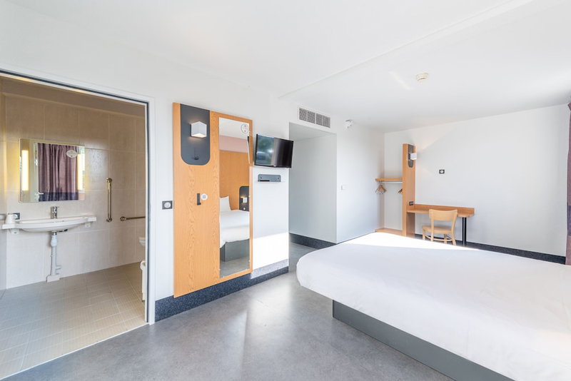 B&B HOTEL Lieusaint Carré Sénart, Combs-la-Ville, France