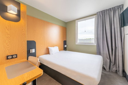 B&B HOTEL Lieusaint Carré Sénart, Combs-la-Ville, France