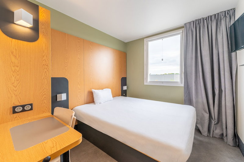 B&B HOTEL Lieusaint Carré Sénart, Combs-la-Ville, France