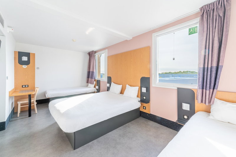 B&B HOTEL Lieusaint Carré Sénart, Combs-la-Ville, France