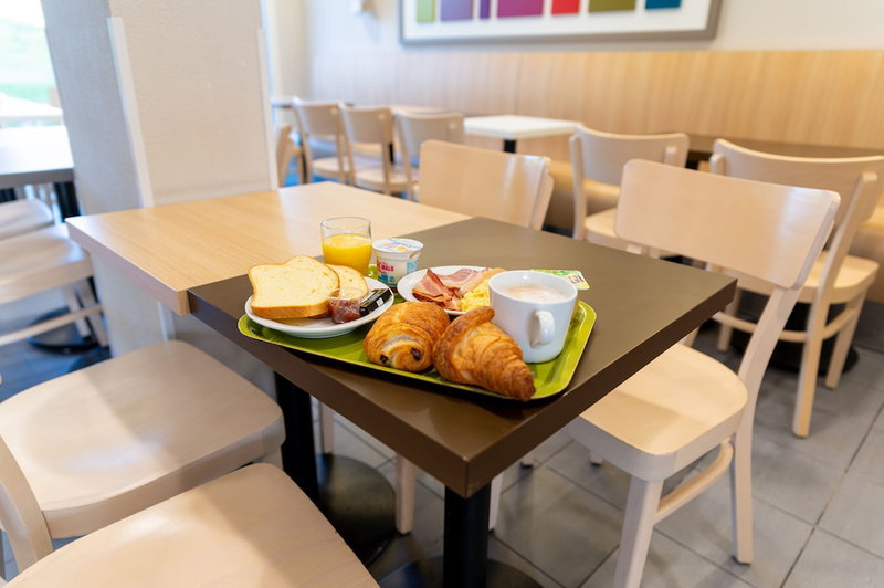 B&B HOTEL Lieusaint Carré Sénart, Combs-la-Ville, France