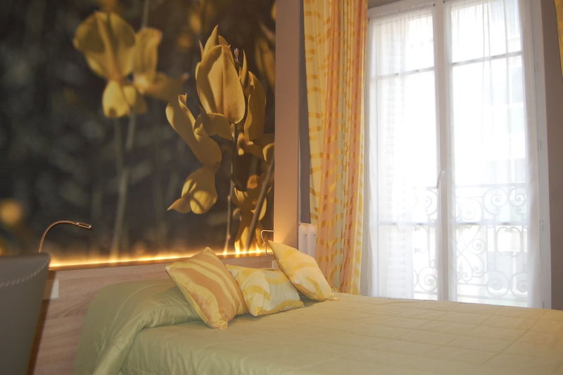 Hôtel Jean Bart, Paris, France