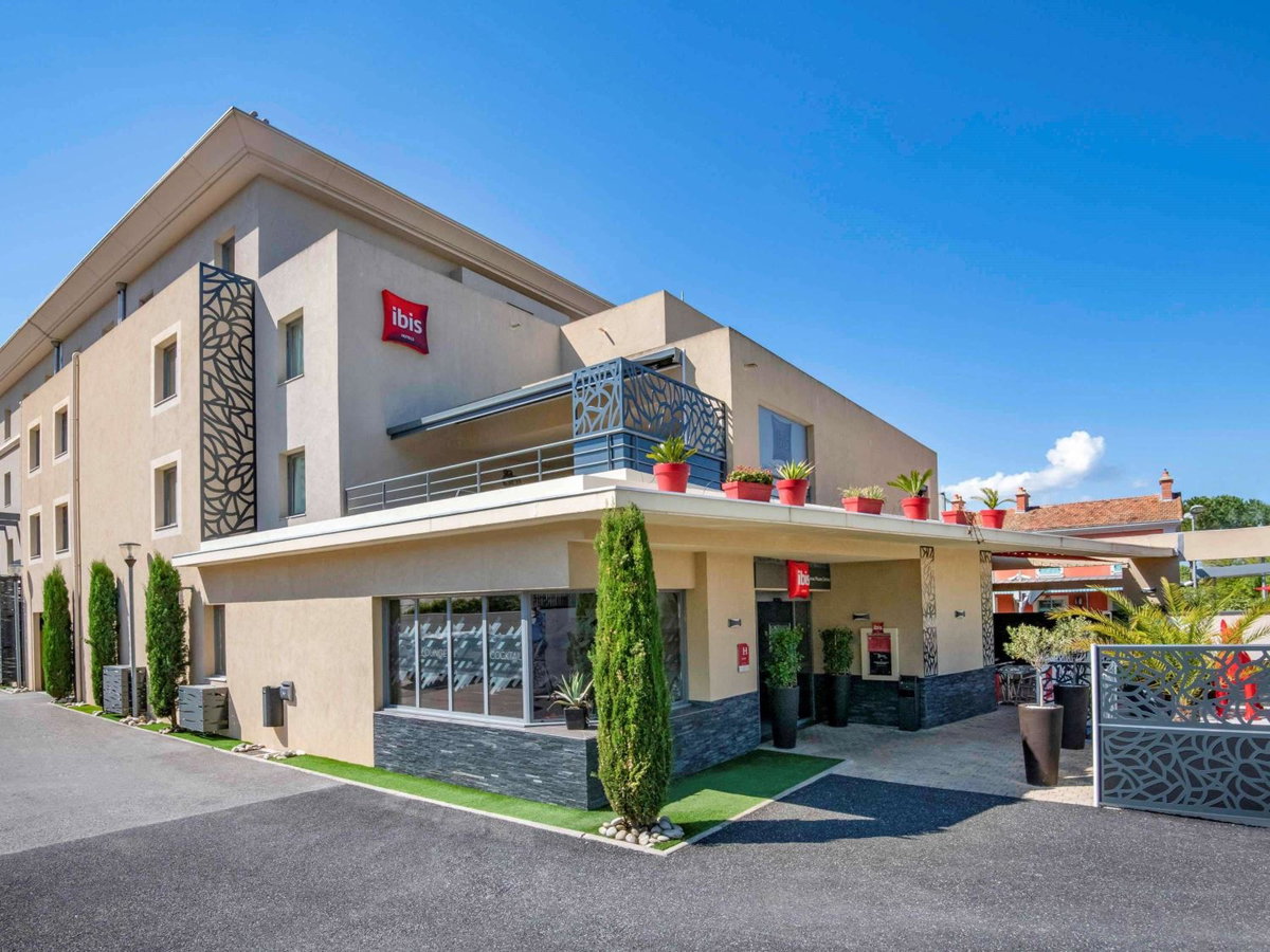 Hotel · IBIS Cannes Mouans Sartoux Piscine parking gratuit, Mouans-Sartoux
