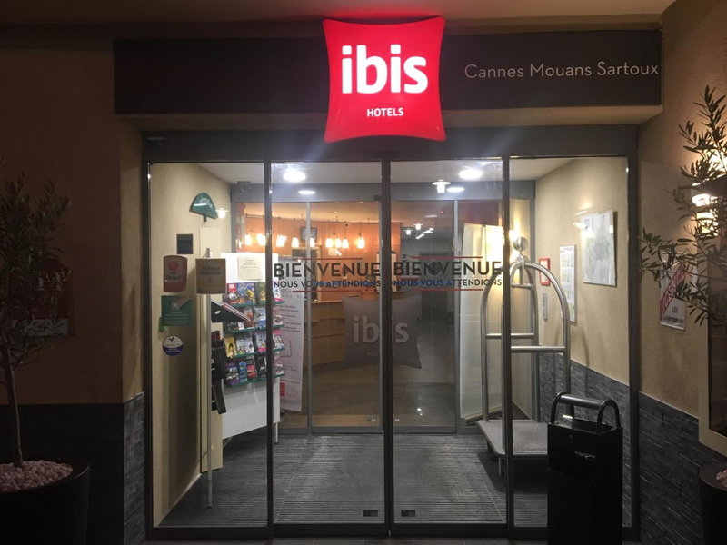 IBIS Cannes Mouans Sartoux Piscine parking gratuit, Mouans-Sartoux, Франция