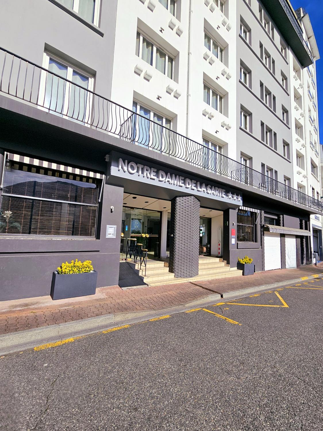 Hotel · Adonis Lourdes - Notre Dame de la Sarte, Lourdes