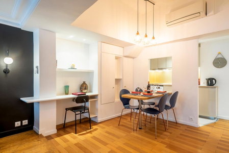 HolidaysInParis - Bourg Tibourg, Paris, France