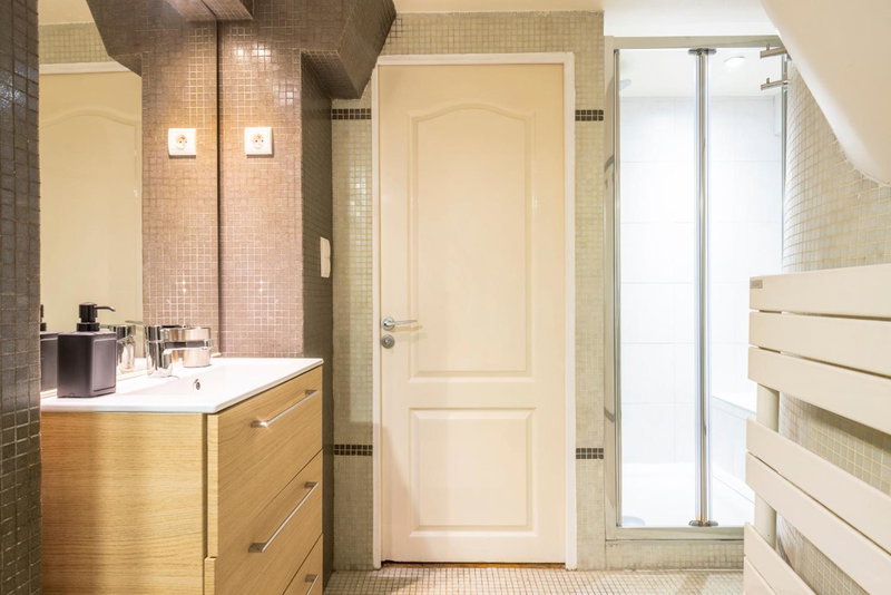 HolidaysInParis - Bourg Tibourg, Paris, France