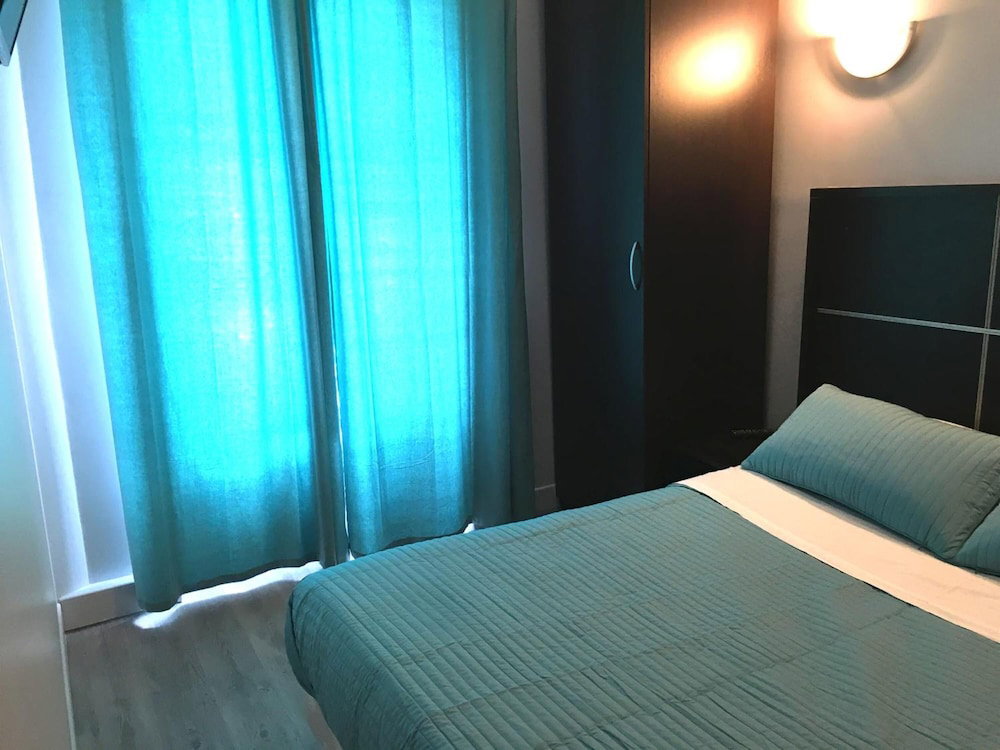 Hôtel Du Globe 18, France
