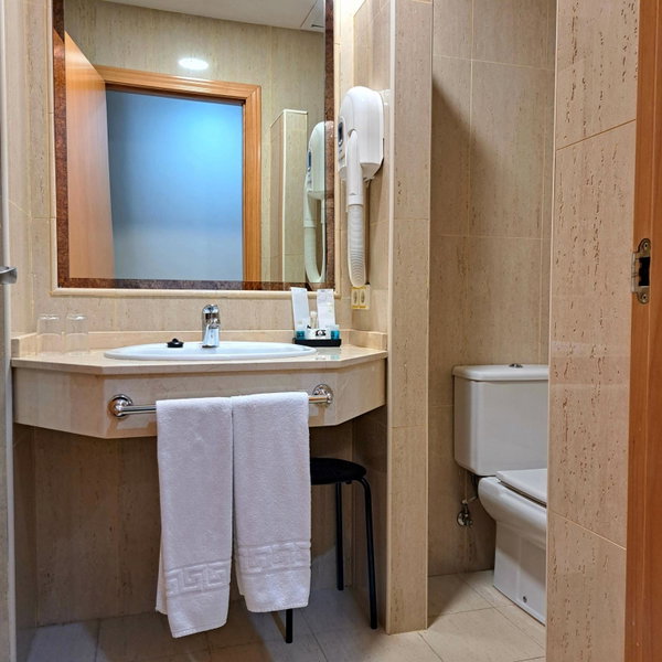 Hotel Ciudad Cangas de Onis, Cangas de Onís, Испания