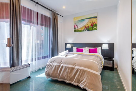 AYZ Javier Cabrini - Auto check-in property, Madrid, Spain