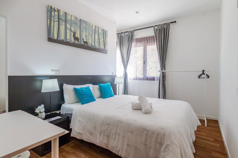 AYZ Javier Cabrini - Auto check-in property, Madrid, Spain