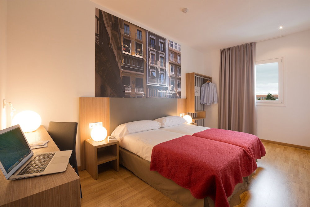 Hotel · Iraipe Pamplona Hostal, Ansoain