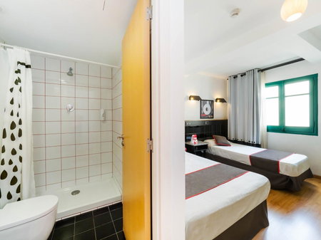 Hostal Athenas, Sant Adria de Besos, España