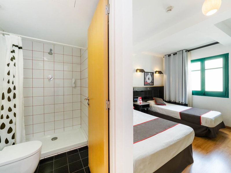 Hostal Athenas, Sant Adria de Besos, España