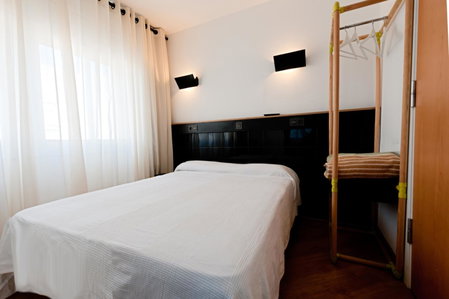 Hostal Athenas, Sant Adria de Besos, España