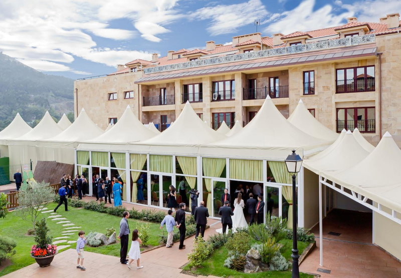 Apartamentos Spa Villa Pasiega, El Astillero, Spain