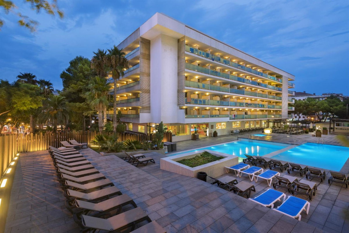 Отель · 4R Salou Park Resort II, Salou