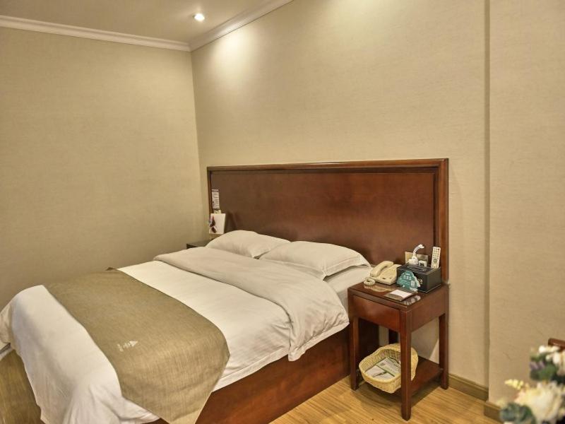 GreenTree Inn Guangdong Foshan Longjiang North Fenghua Road Express Hotel, Shunde, China