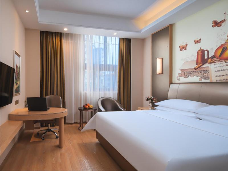 Vienna Hotel (Shanghai jinshanwei Railway Station City Beach Shop), Jinshan, China