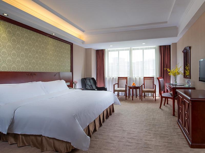 Vienna Hotel Longgang Longdong, Longgang, China
