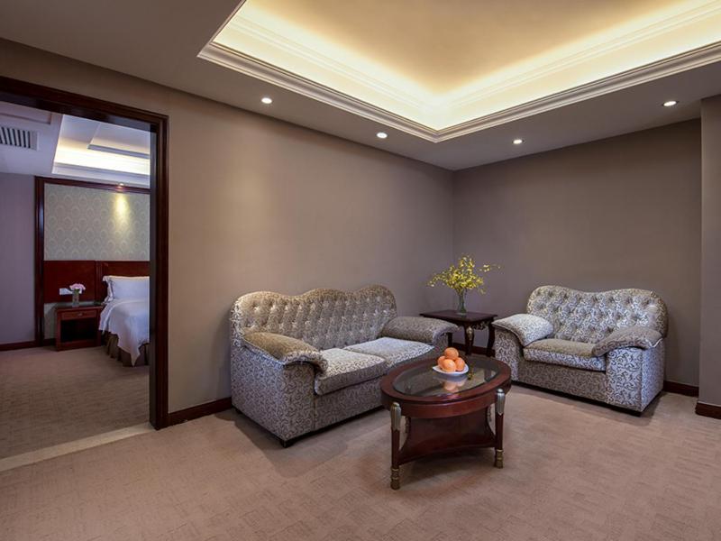 Vienna Hotel Longgang Longdong, Longgang, China