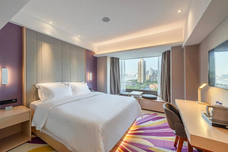 Lavande International Hotel Guangzhou Taigucang Shayuan Metro Station Branch - Free Shuttle Bus to Canton Fair Complex During Canton Fair Period, Guangzhou, China