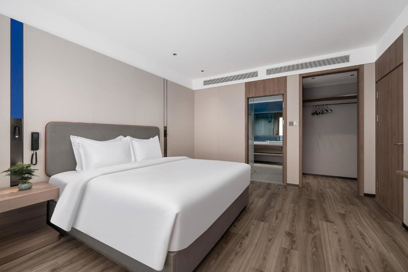 Holiday Inn Express Qingdao Hongdao Station by IHG - Qingdao International Airport, Qingdao, Китай