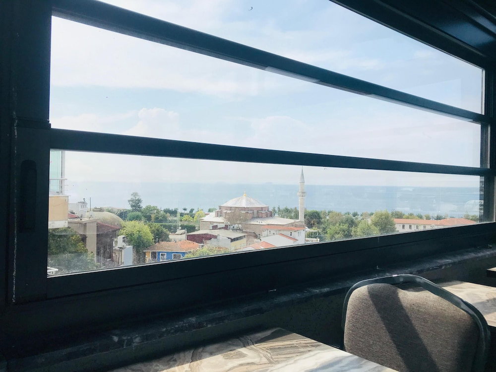 Hotel · Miss Royal Hotel & SPA, Eminoenue