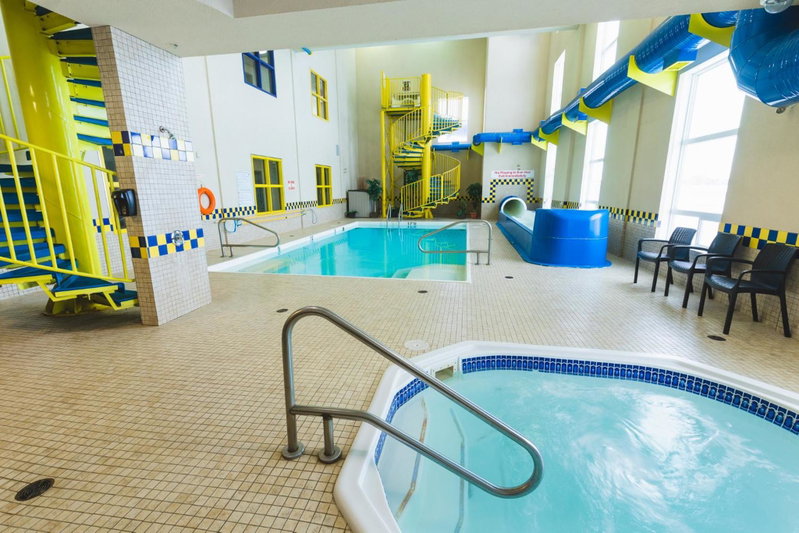 Redwood Inn & Suites, Clairmont, Канада
