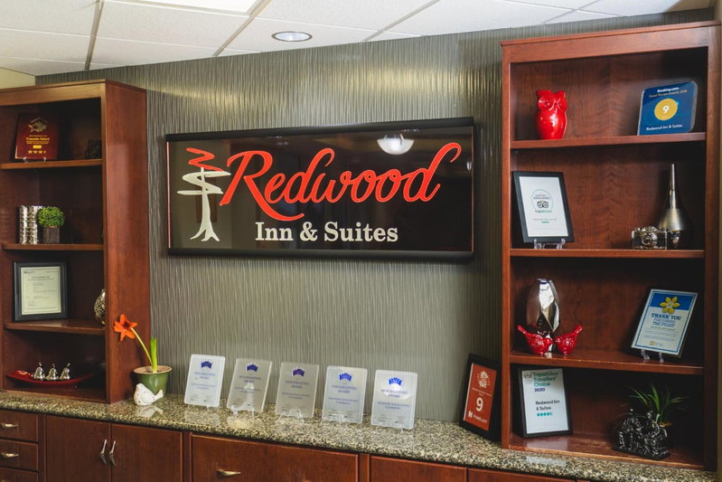 Redwood Inn & Suites, Clairmont, Канада