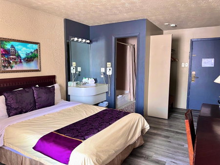 Hotel L'Express, Longueuil, Canada