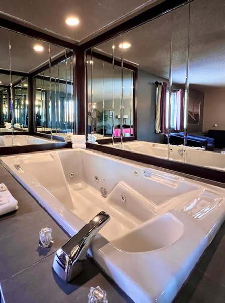 Hotel L'Express, Longueuil, Canada