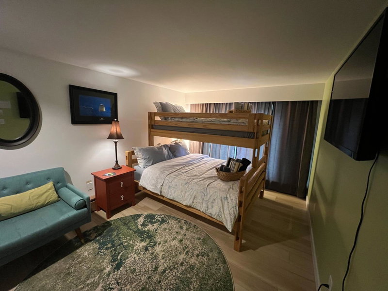 好丘。Hacho House, Yellowknife, Canada